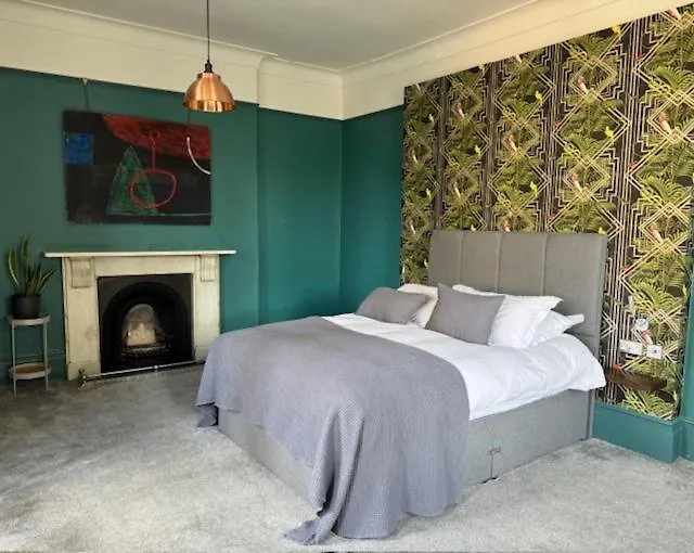 The Crown Rooms Londyn 0*,