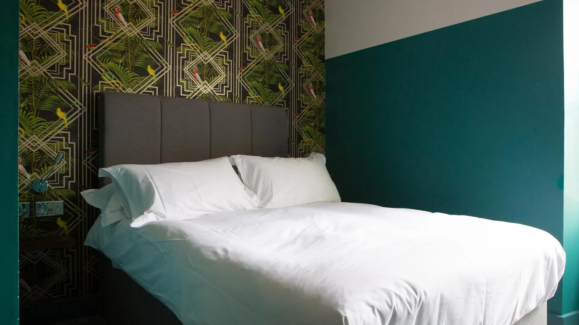 The Crown Rooms Londyn Hotel
