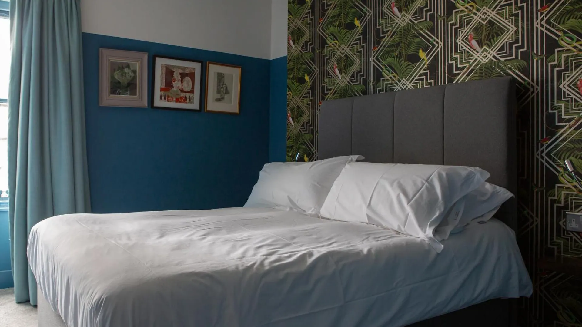 The Crown Rooms London 0*,  United Kingdom