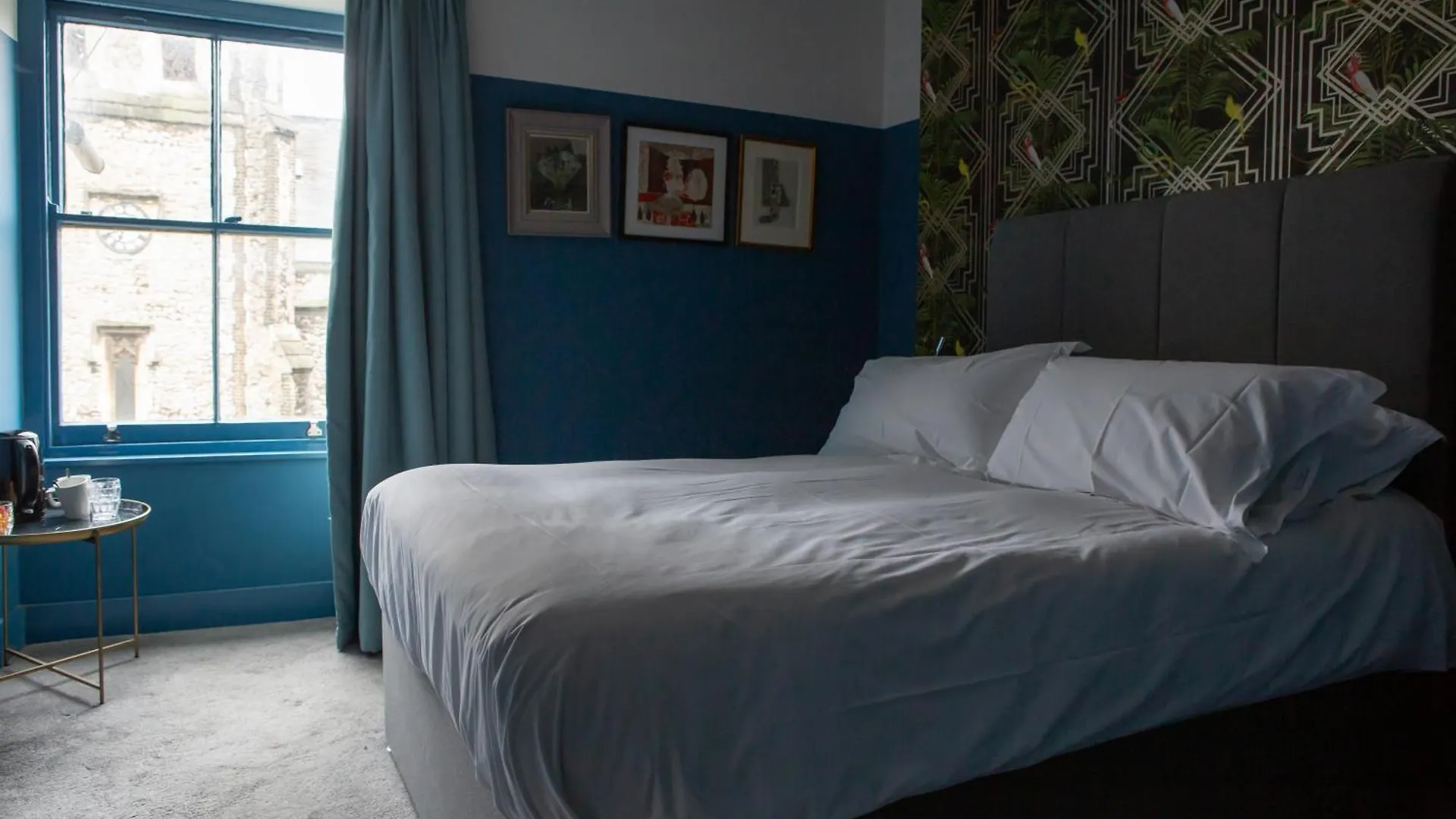 Hotel The Crown Rooms London United Kingdom